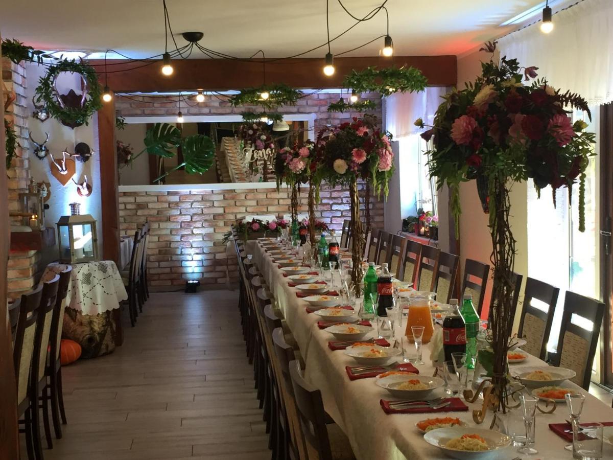 Bed & Breakfast Stajnia Pod Debem *